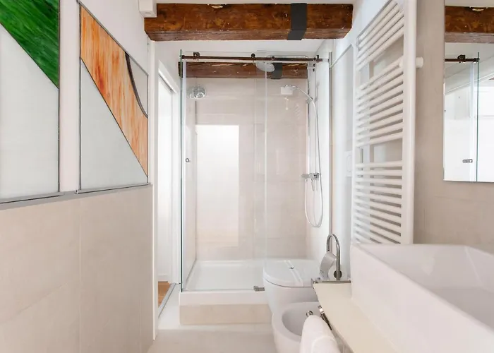 아파트 Biennale Gallery