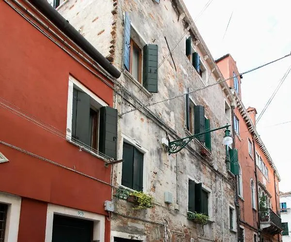Biennale Gallery *