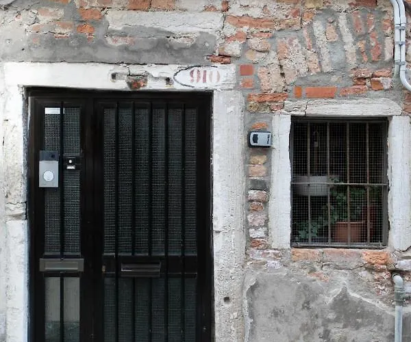 Biennale Gallery *