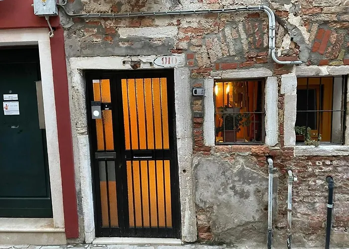 아파트 Biennale Gallery *